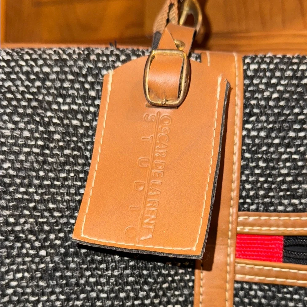 Oscar de la Renta Gray and Brown Garment Bag